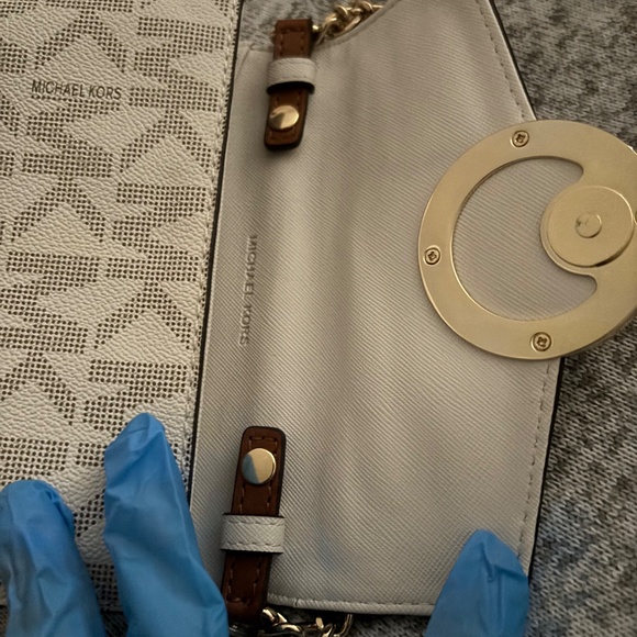 NWOT Michael Kors Hudson Vanilla Crossbody Adjustable Handbag w/Lots of Features - Picture 6 of 14